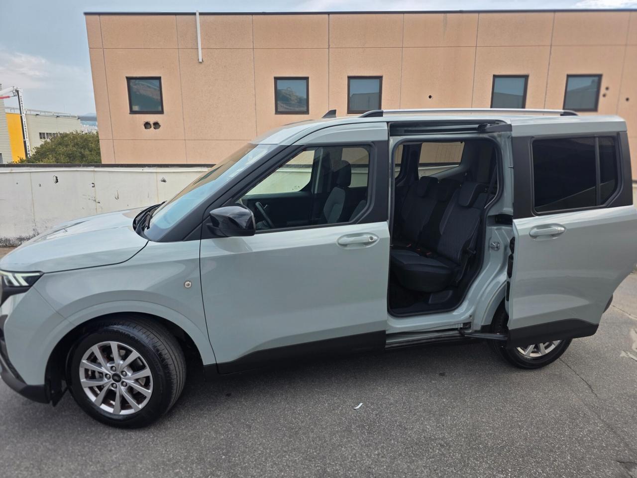 Ford Tourneo Courier 1.0 EcoBoost Active