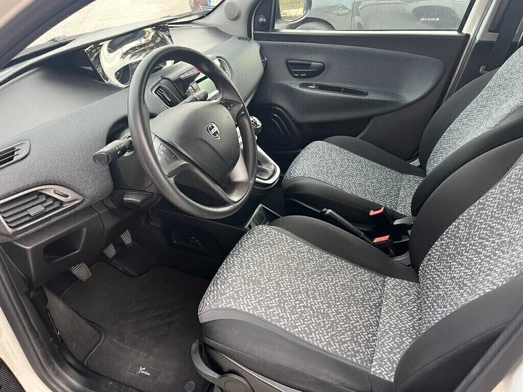 Lancia Ypsilon 1.2 69 CV 5 porte S&S Black and Noir