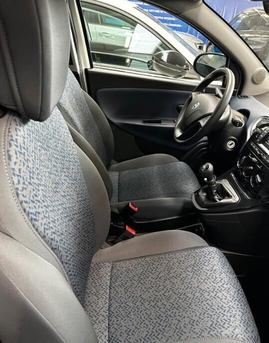 Lancia Ypsilon 1.0 FireFly 5 porte S&S Hybrid Oro Neopatentati