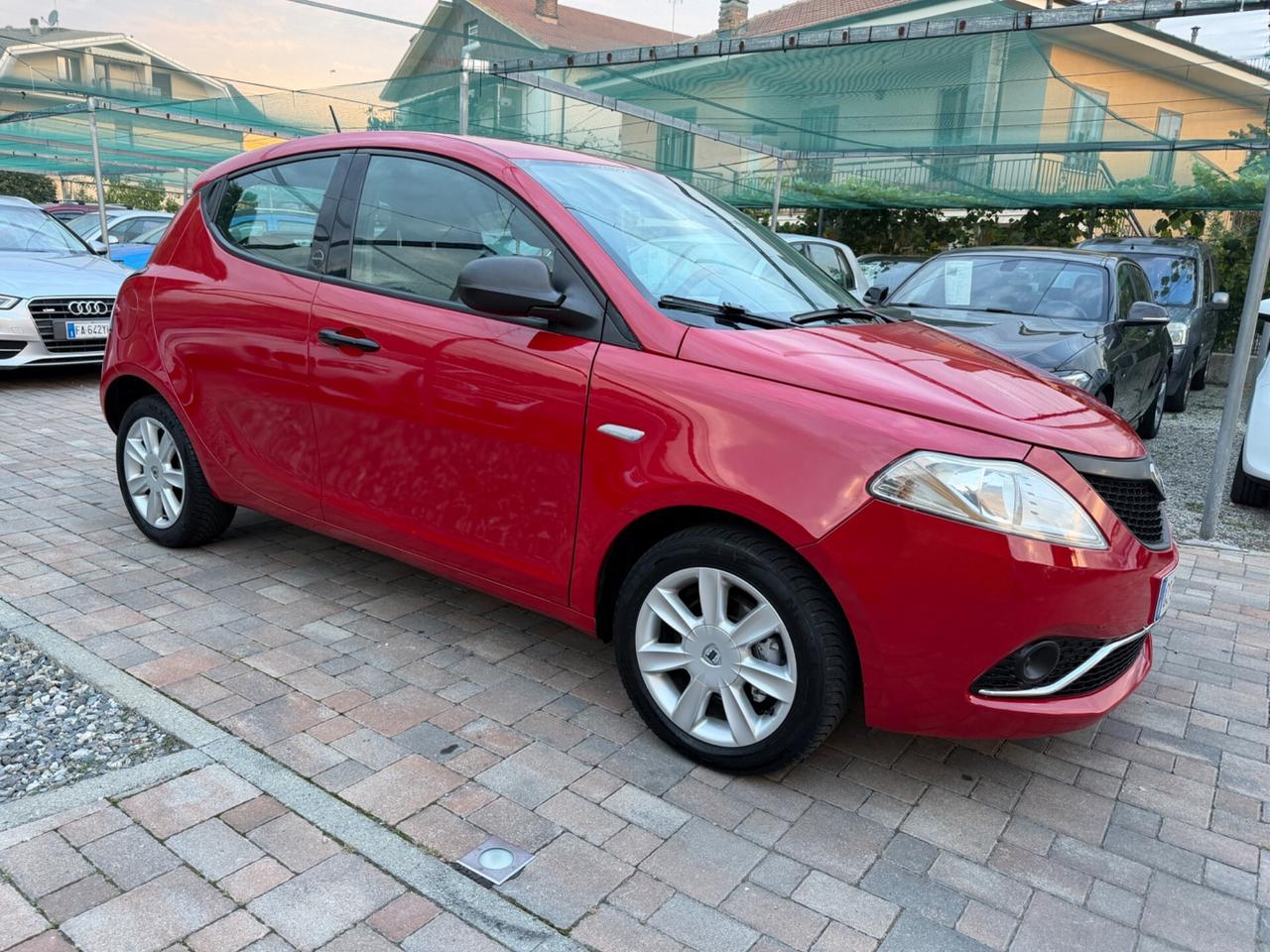 Lancia Ypsilon 1.0 Fire Hybrid Benzina