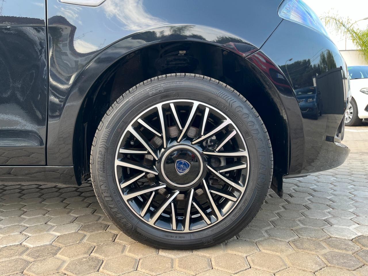 Lancia Ypsilon 1.0 FireFly 5 porte S&S Hybrid Platino