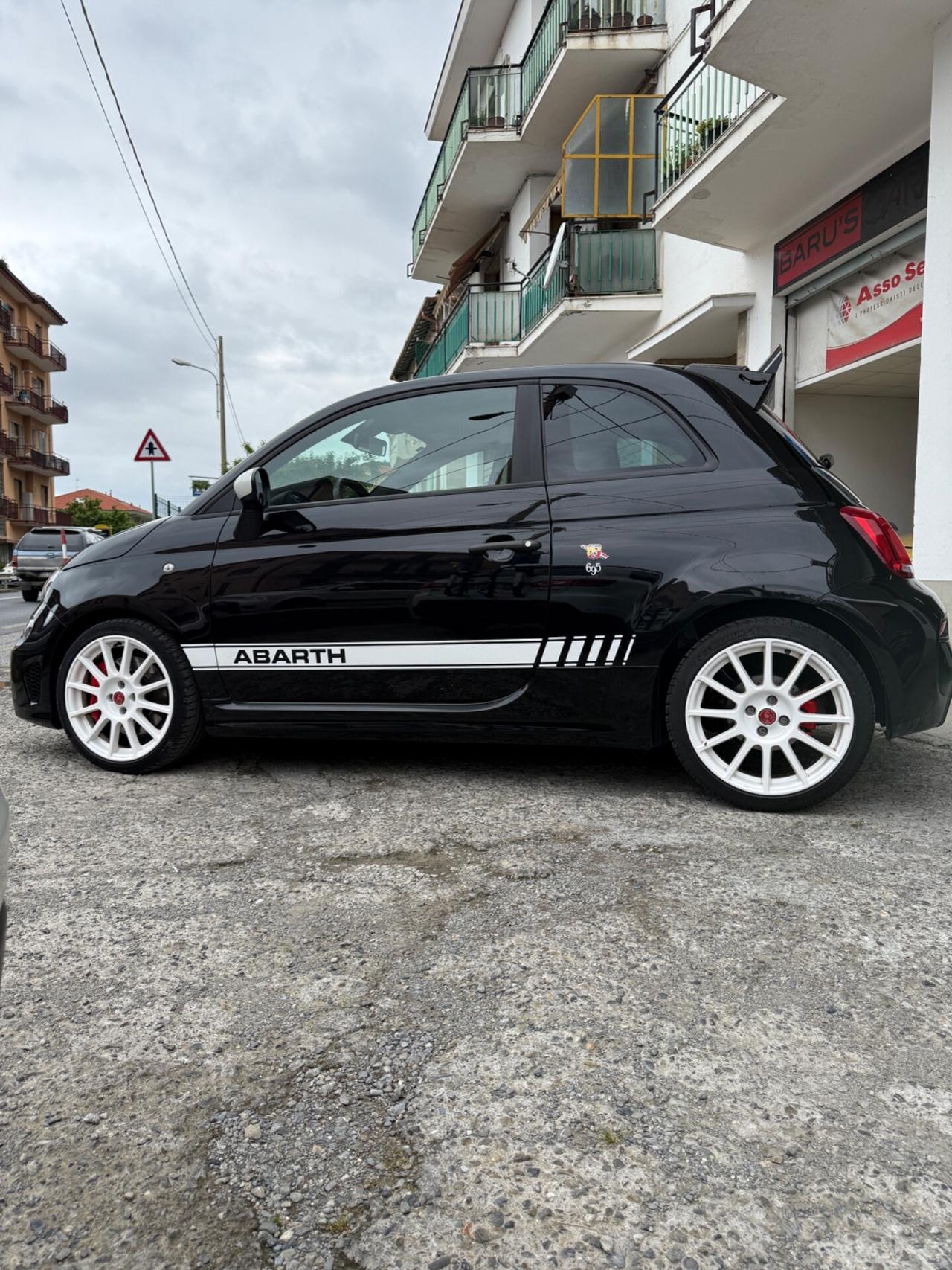 Abarth 695 1.4 Turbo T-Jet 180 CV. ESSEESSE