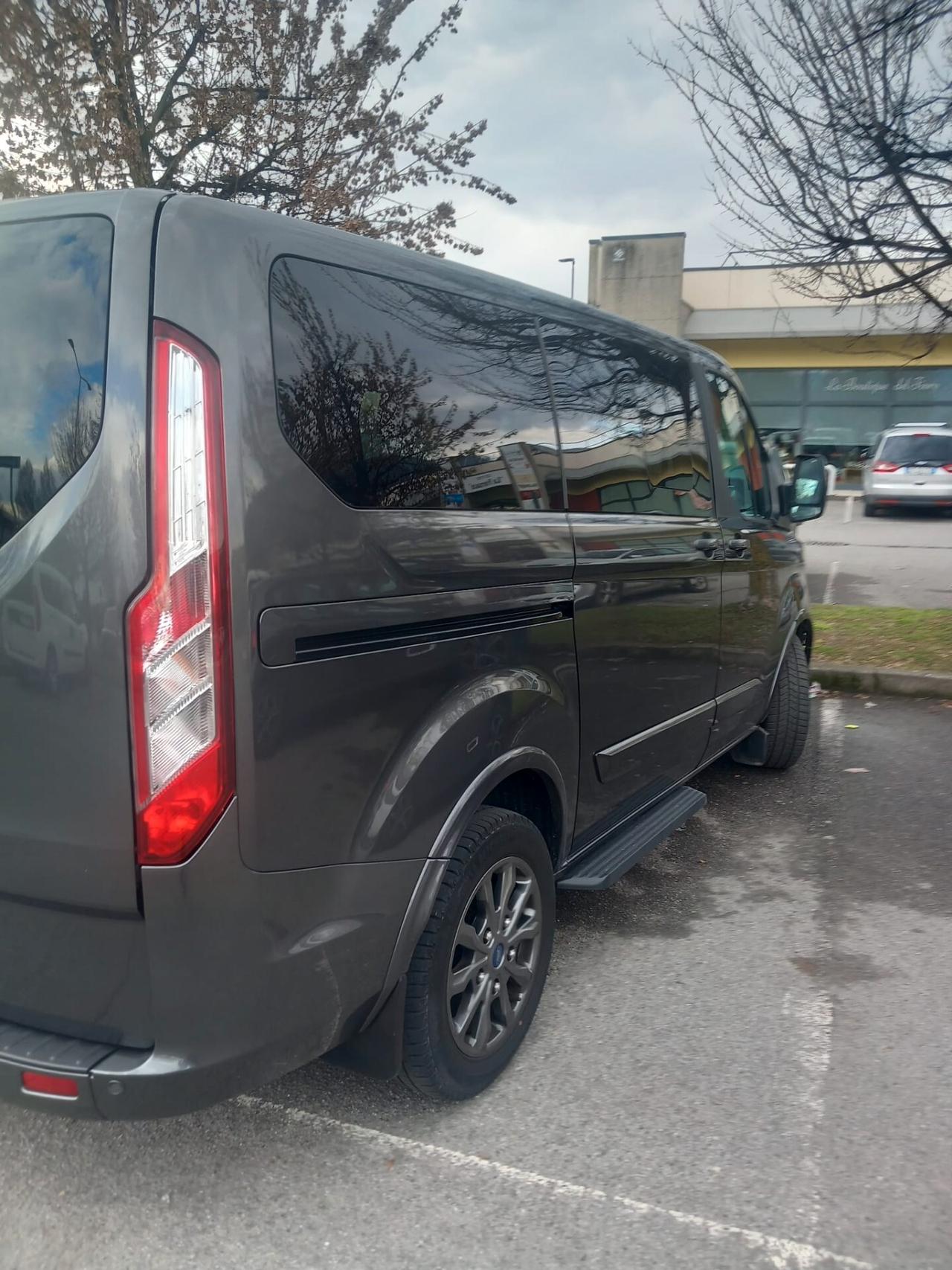 Ford Tourneo Custom 320 2.0 EcoBlue 170CV aut. PC Titanium