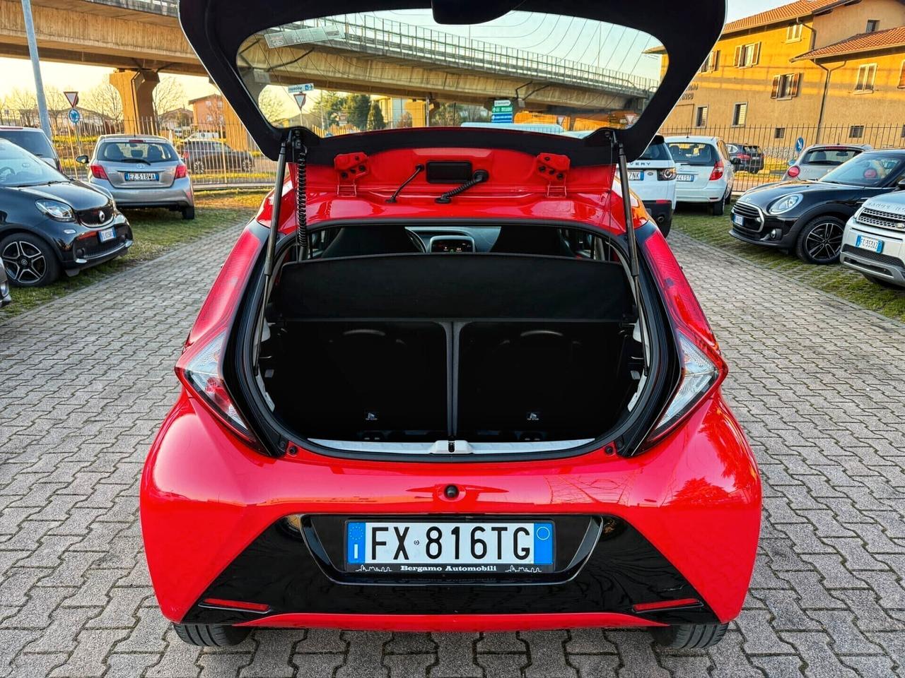 Toyota Aygo 1.0 VVT-i 72 CV 5 porte x-clusiv OK NEOPATENTATI TELECAMERA POSTERIORE CRUISE