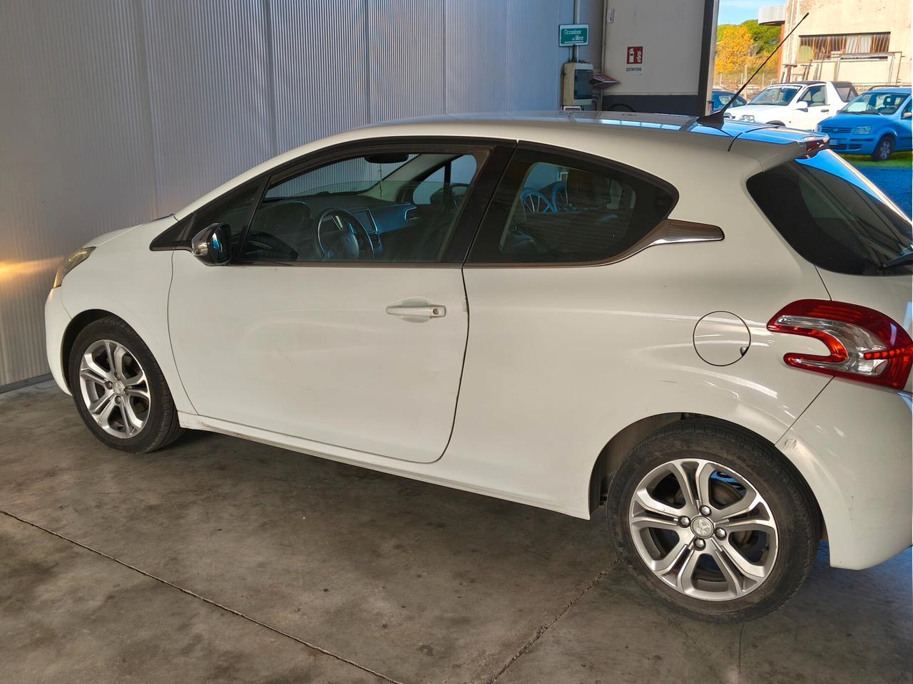 Peugeot 208 1.4 HDi 68 CV Allure