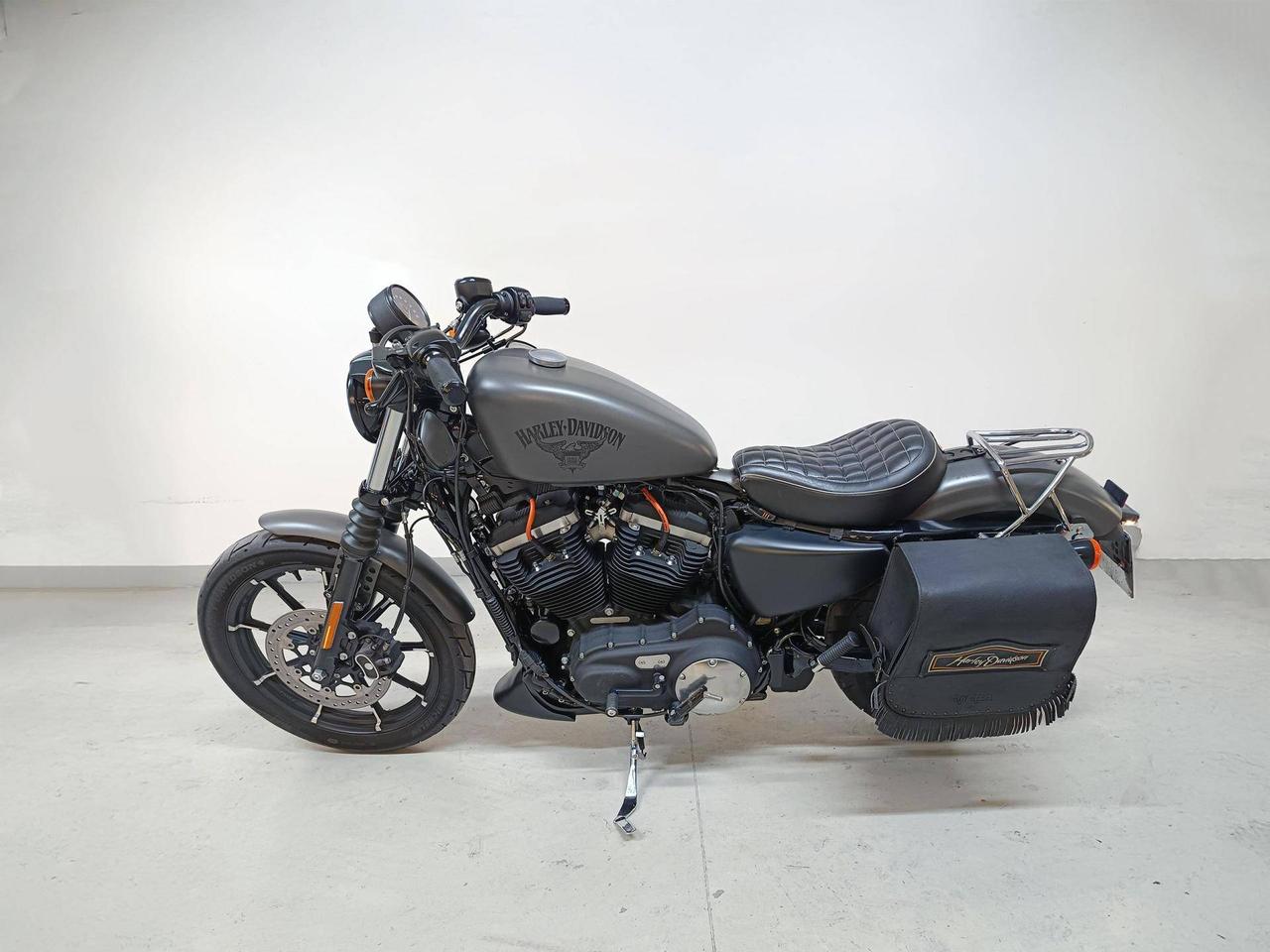 HARLEY DAVIDSON 883 Iron