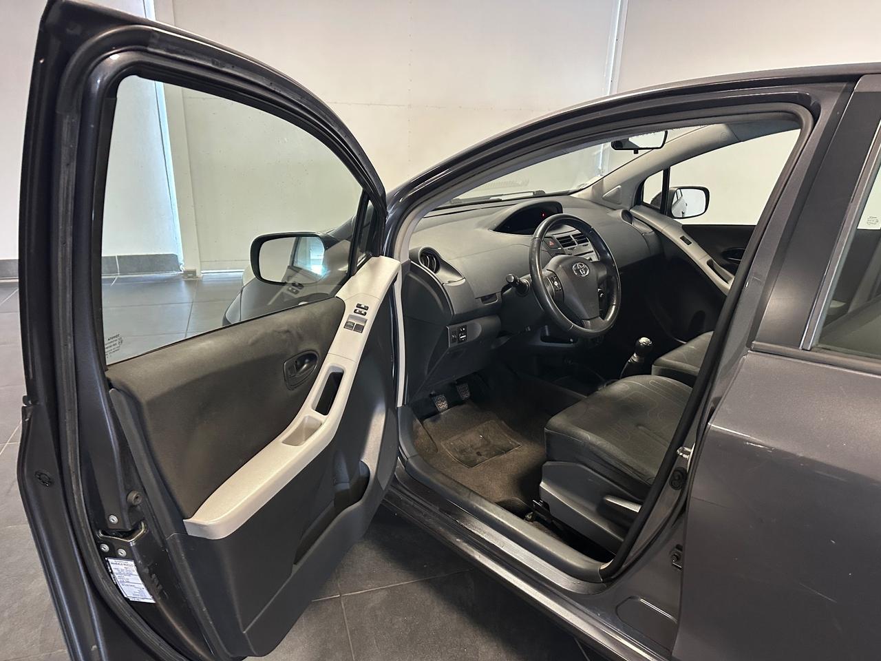 TOYOTA YARIS 1.0 NEOPATENTATI 69CV GARANZIA