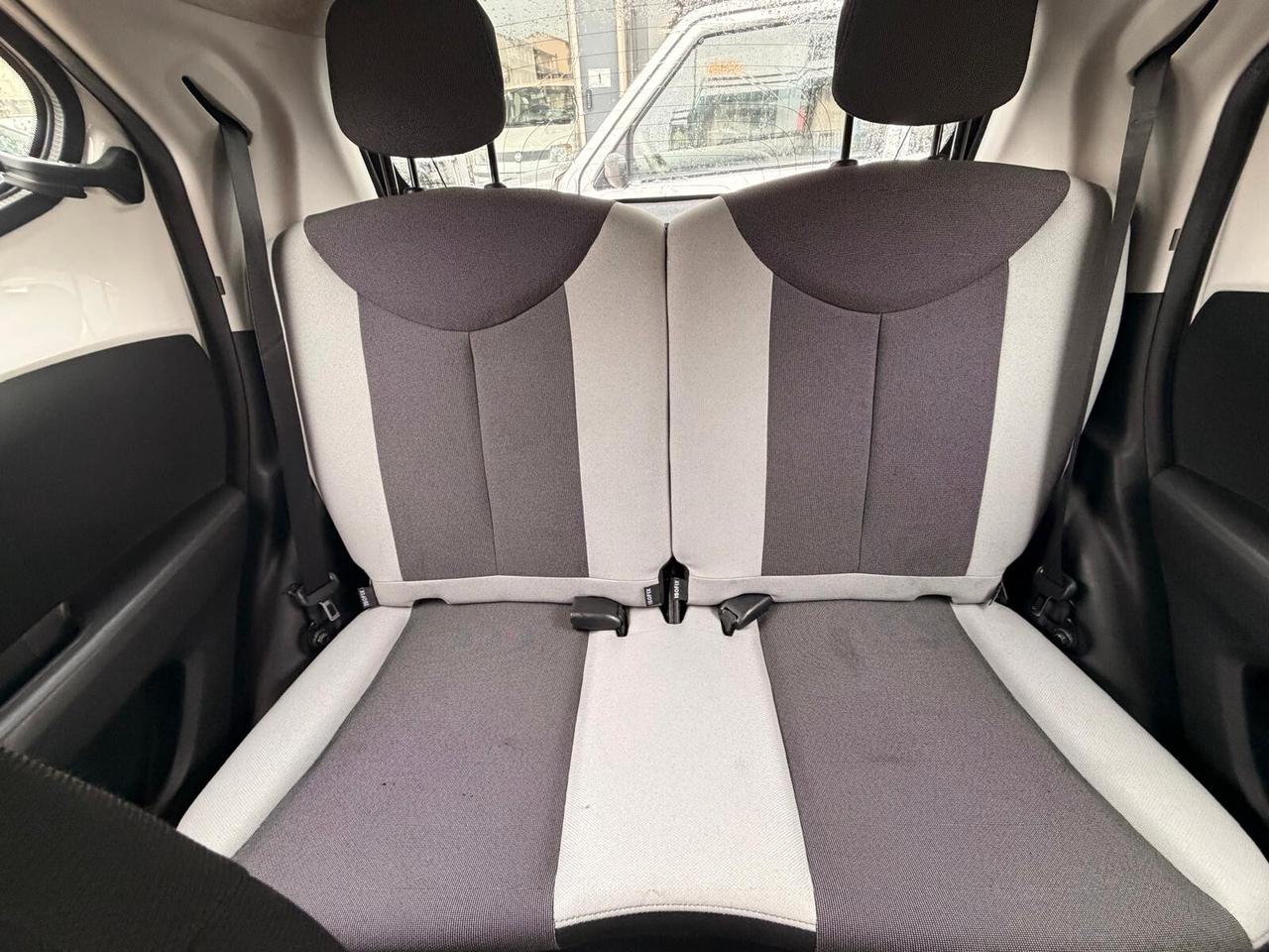 Toyota Aygo 1.0 VVT-i 69 CV 5 porte x-black