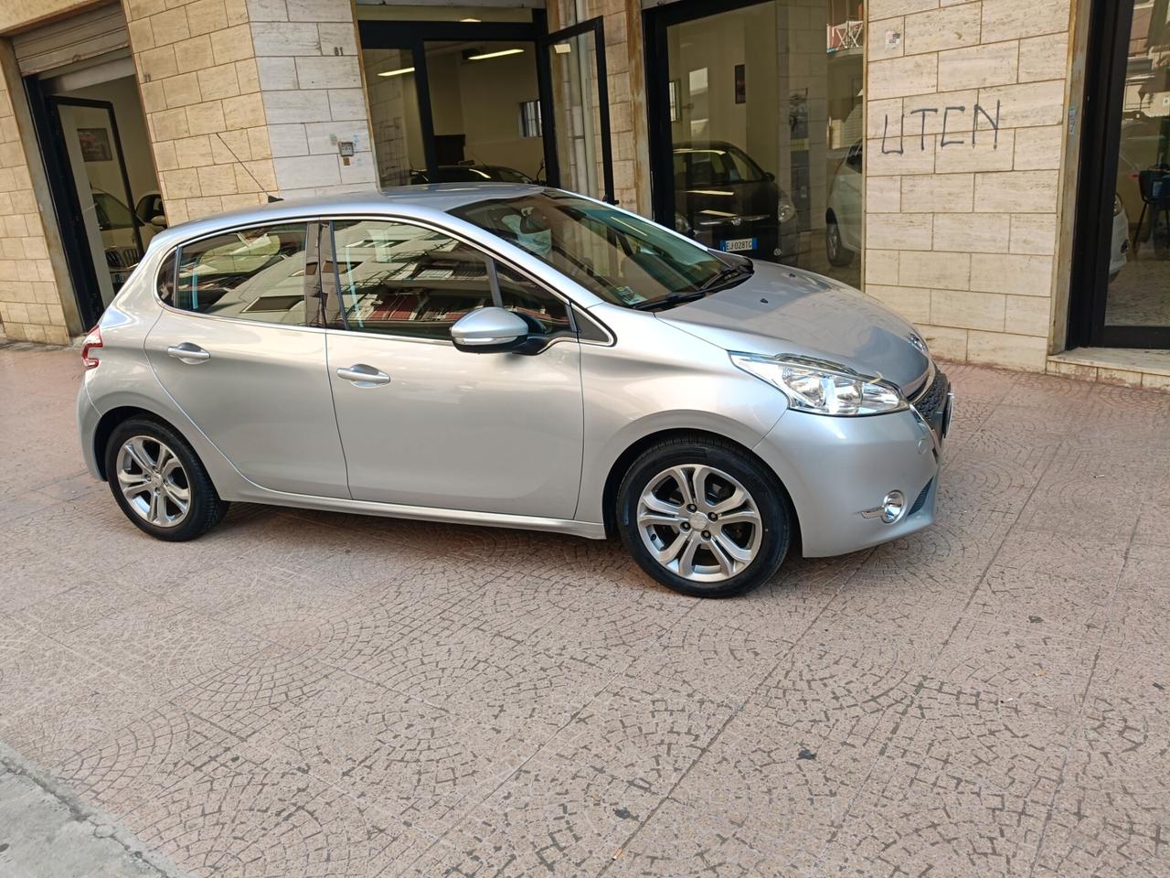 PEUGEOT 208 1.4 HDI-NEOPATENTATI-UNIPRO-Euro5890Euro