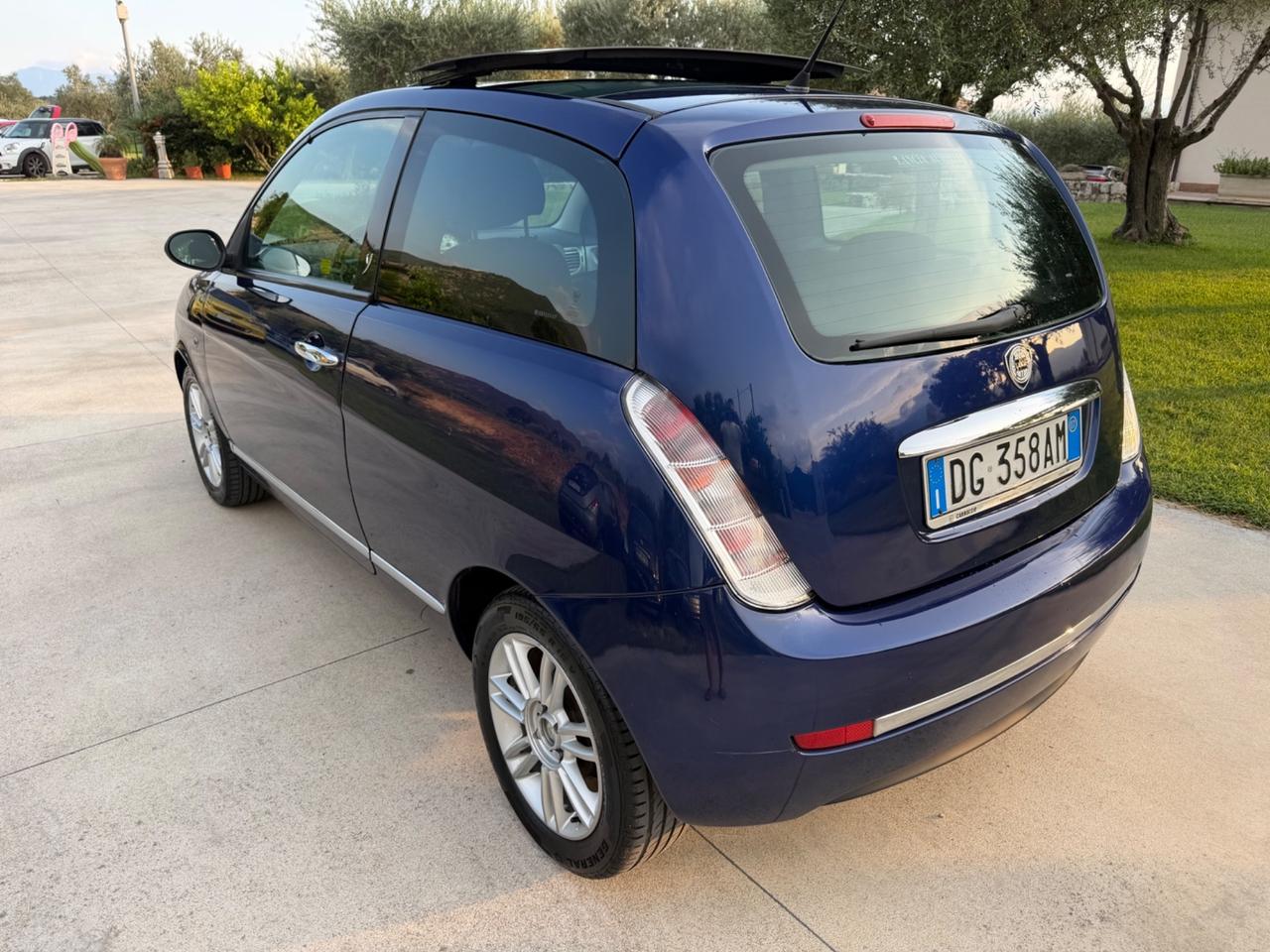 Lancia Ypsilon 1.4 16V Platino
