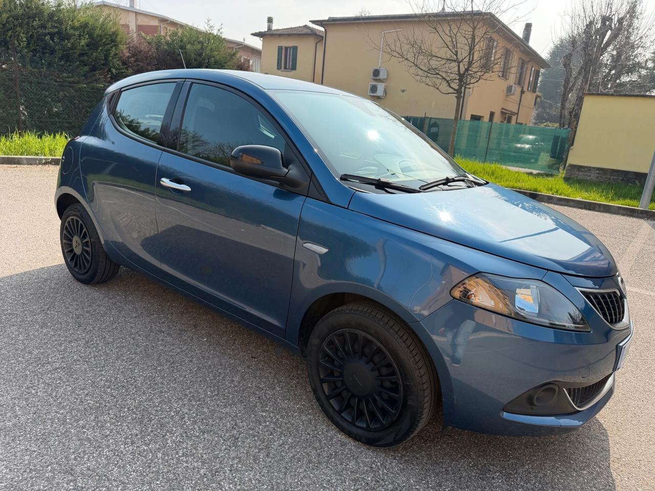 Lancia Ypsilon 1.0 Hybrid - NEOPATENTATI - 12 MESI DI GARANZIA -