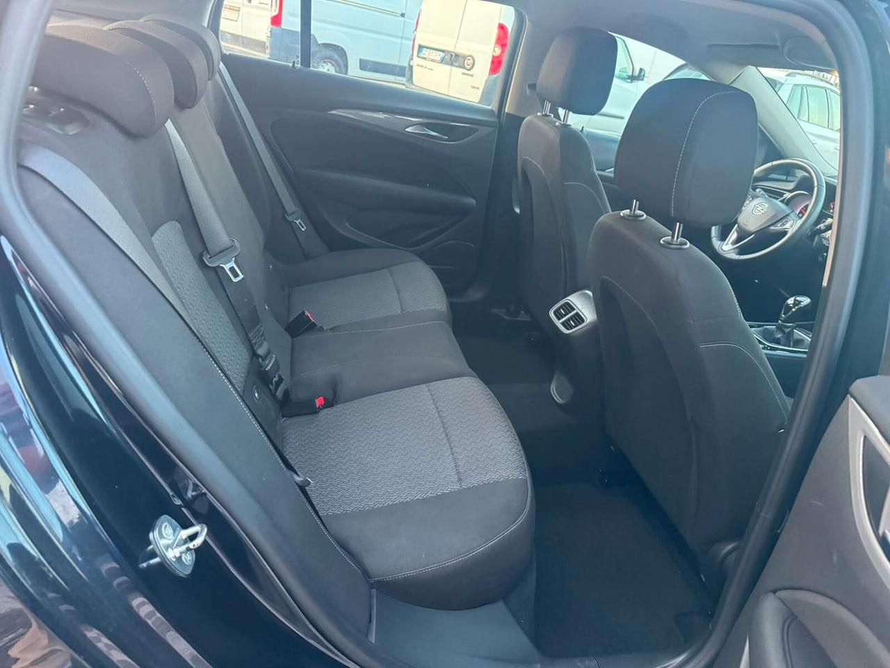 Opel Insignia 1.6 CDTI BERLINA