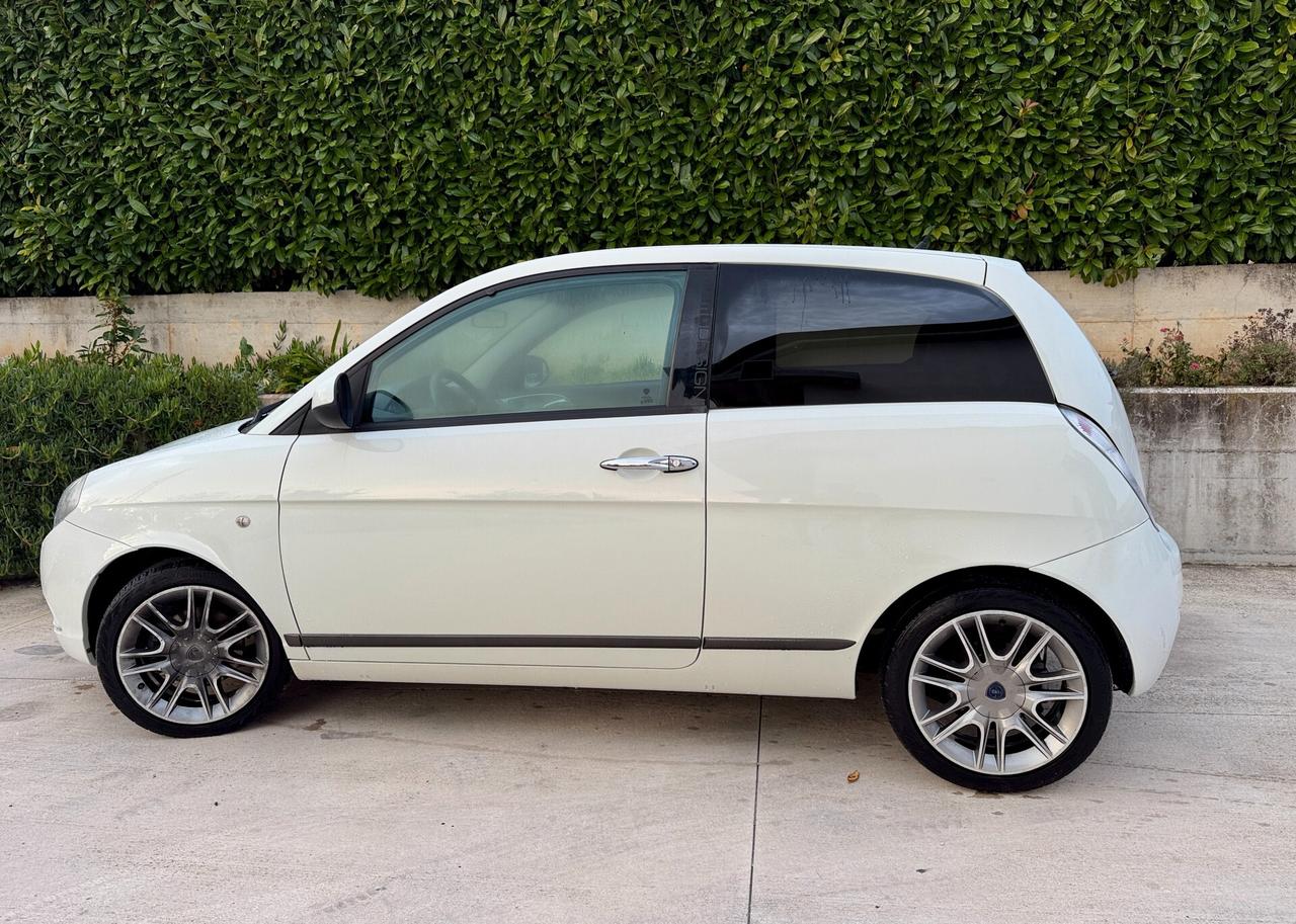 Lancia Ypsilon 1.3 MJT 75 CV MomoDesign