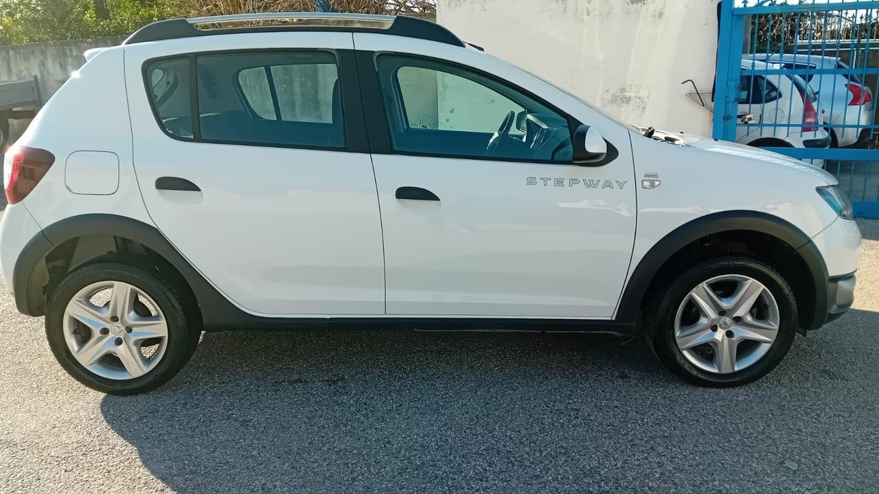 Dacia Sandero stepway -1.4 dci- full-2014