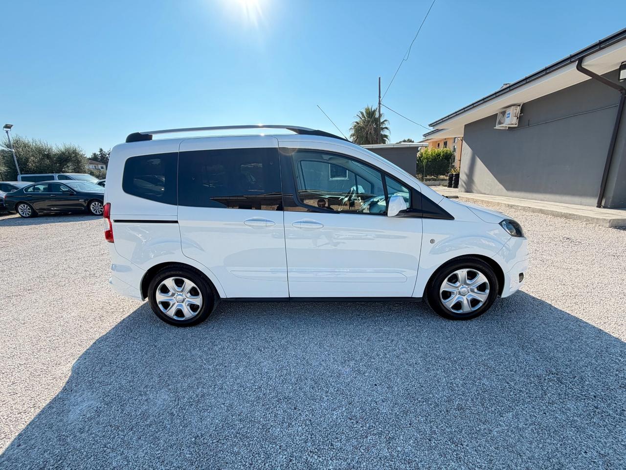 Ford Tourneo Courier 1.5 TDCI 95 cv 136.705 km unico proprietario autocarro