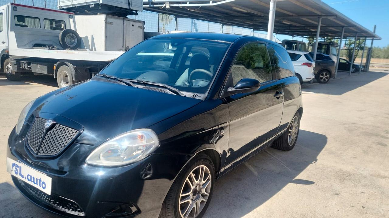 Lancia Ypsilon 1.3 MJT 75 CV Oro