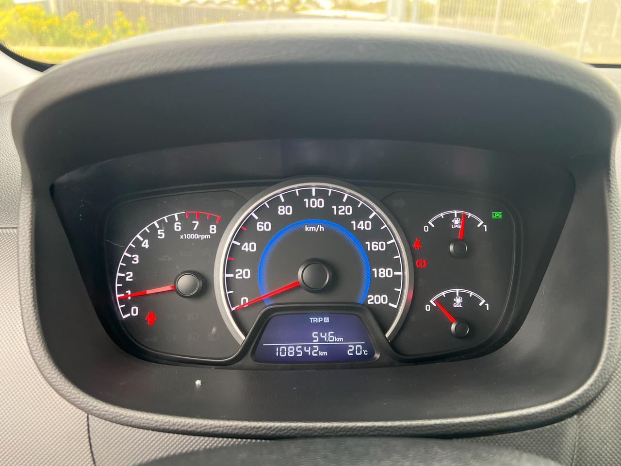 Hyundai i10 1.0 LPGI Econext Login GARANZIA