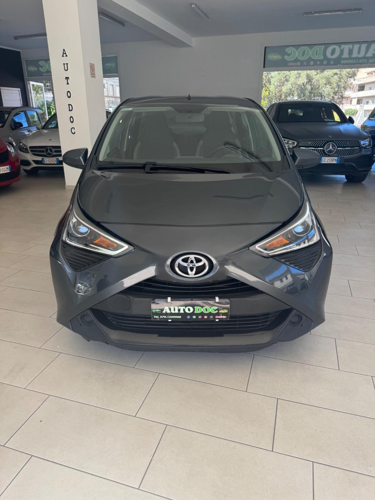 Toyota Aygo 1.0 VVT-i 69 CV 5 porte x-business MMT
