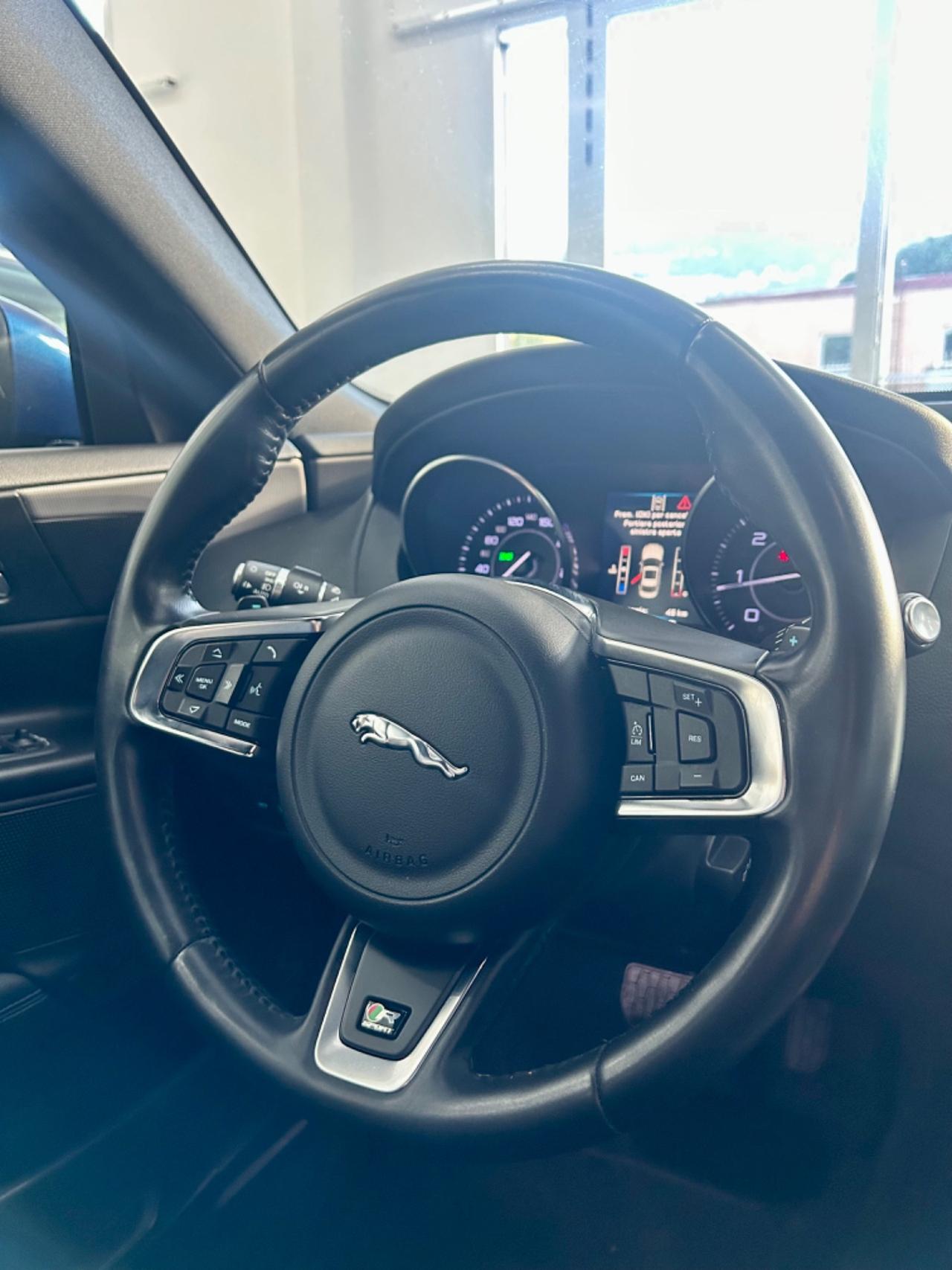 Jaguar XE 2.0 D Turbo 180CV R-Sport FINANZIABILE