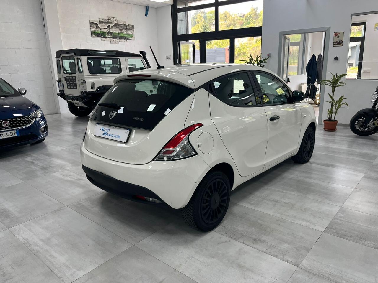 Lancia Ypsilon 1.0 hybrid