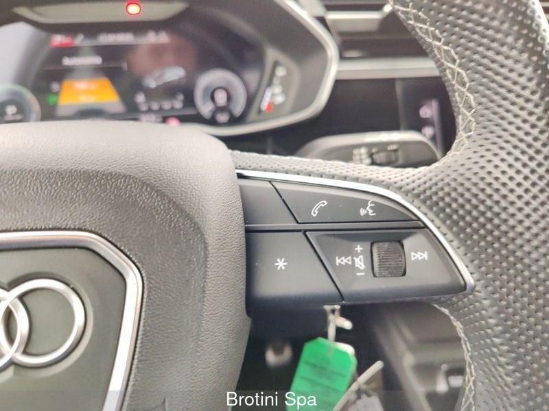 Audi Q3 Q3 45 TFSI e S tronic Identity Black