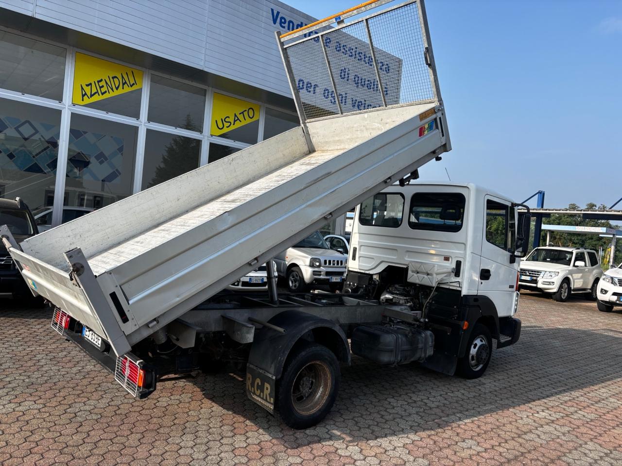 Nissan Atleon 35 ribaltabile trilaterale