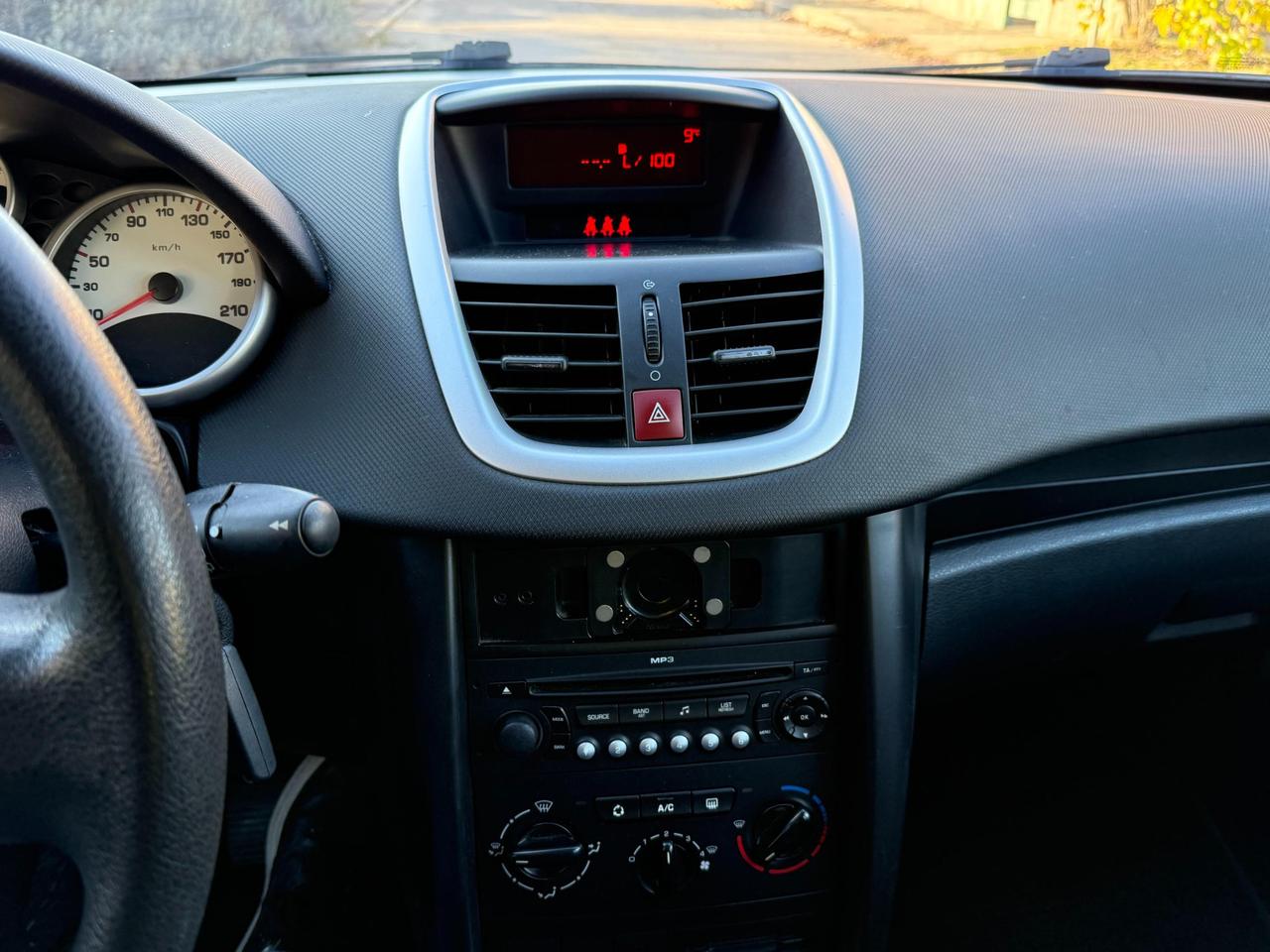 Peugeot 207 5 Porte 207 5p 1.4 hdi XT