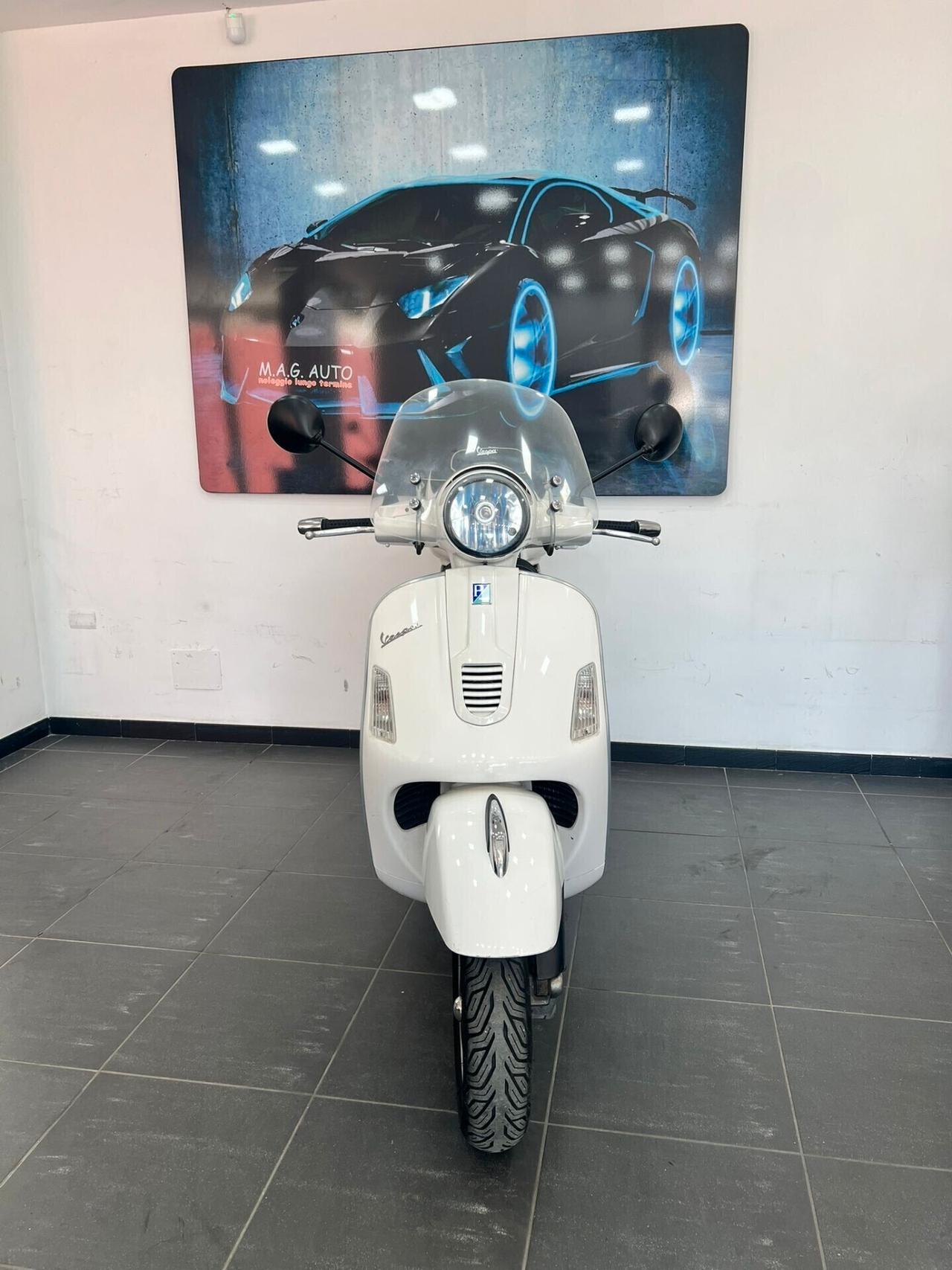 Piaggio Vespa 300 GTS