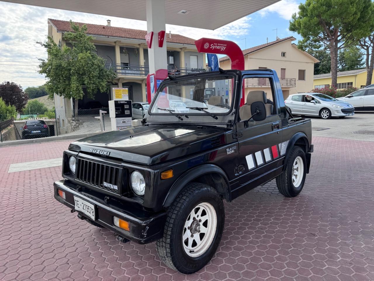 Suzuki Santana SJ 410 SJ413 Cabriolet De Luxe