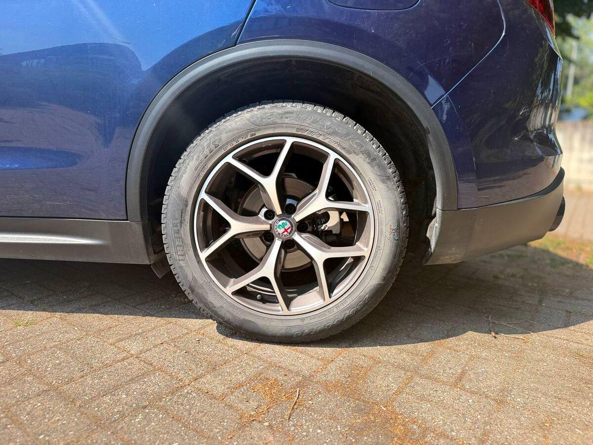Alfa Romeo Stelvio 2.2 t Business Q4 210cv auto