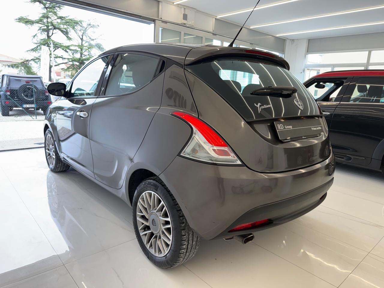 Lancia Ypsilon 1.2 8v Platinum 69cv ok neopatentato