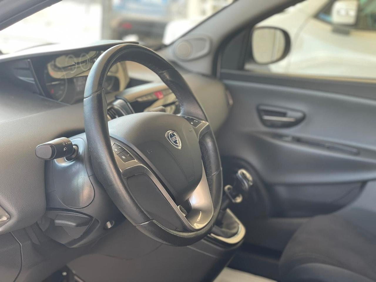 Lancia Ypsilon 1.2 69 CV 5 porte Platinum