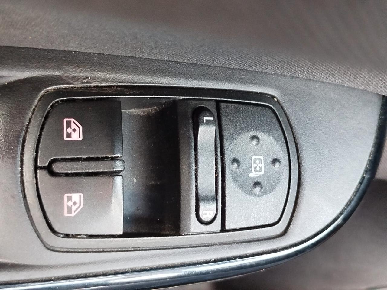 OPEL CORSA 1.2 BENZ *PREZZO VERO fino al 23 maggio* 5 PORTE - KM CERTI
