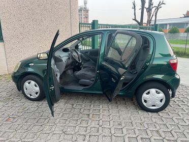 Toyota Yaris 1.0i 16V cat 5 porte Sol
