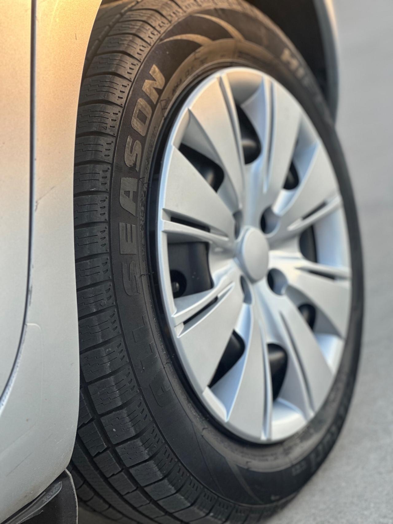 Toyota YARIS 1.3 BENZINA 2010 - SOLO 170 MILA KM