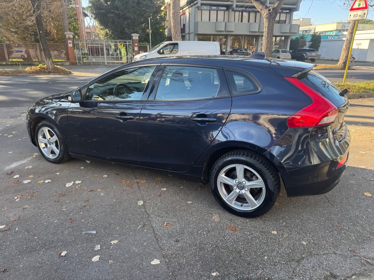 Volvo V40 D2 R-design 1.6 D neopaten garanzia 12m