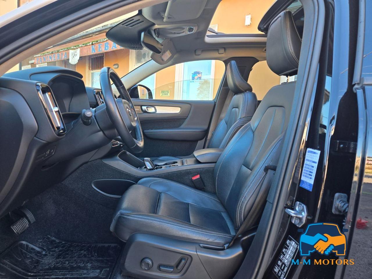 VOLVO XC40 D4 AWD Geartronic Momentum