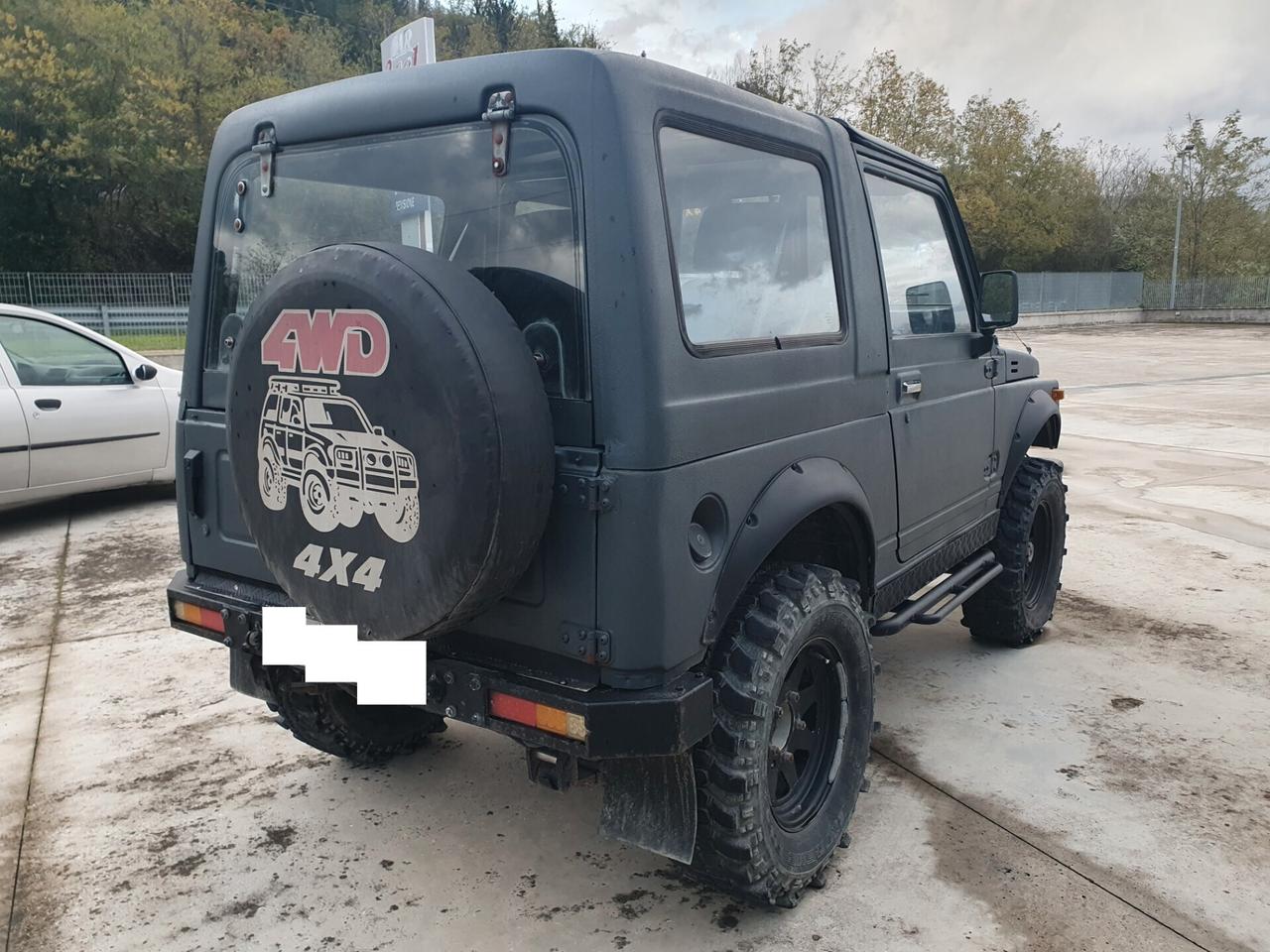 Suzuki SJ 413 SJ413 Berlina TA Autocarro