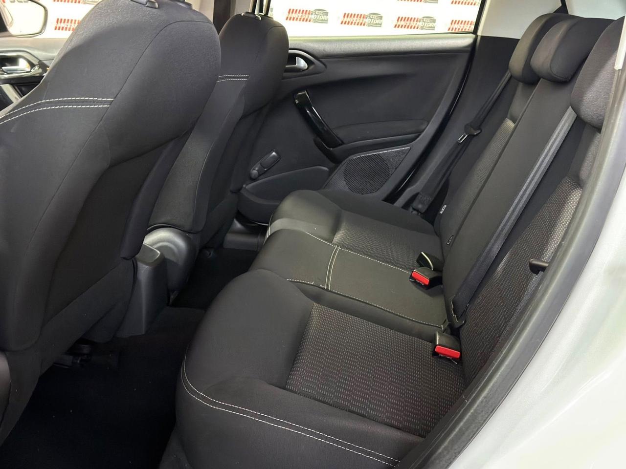 Peugeot 208 PureTech 82 5p. GPL Allure