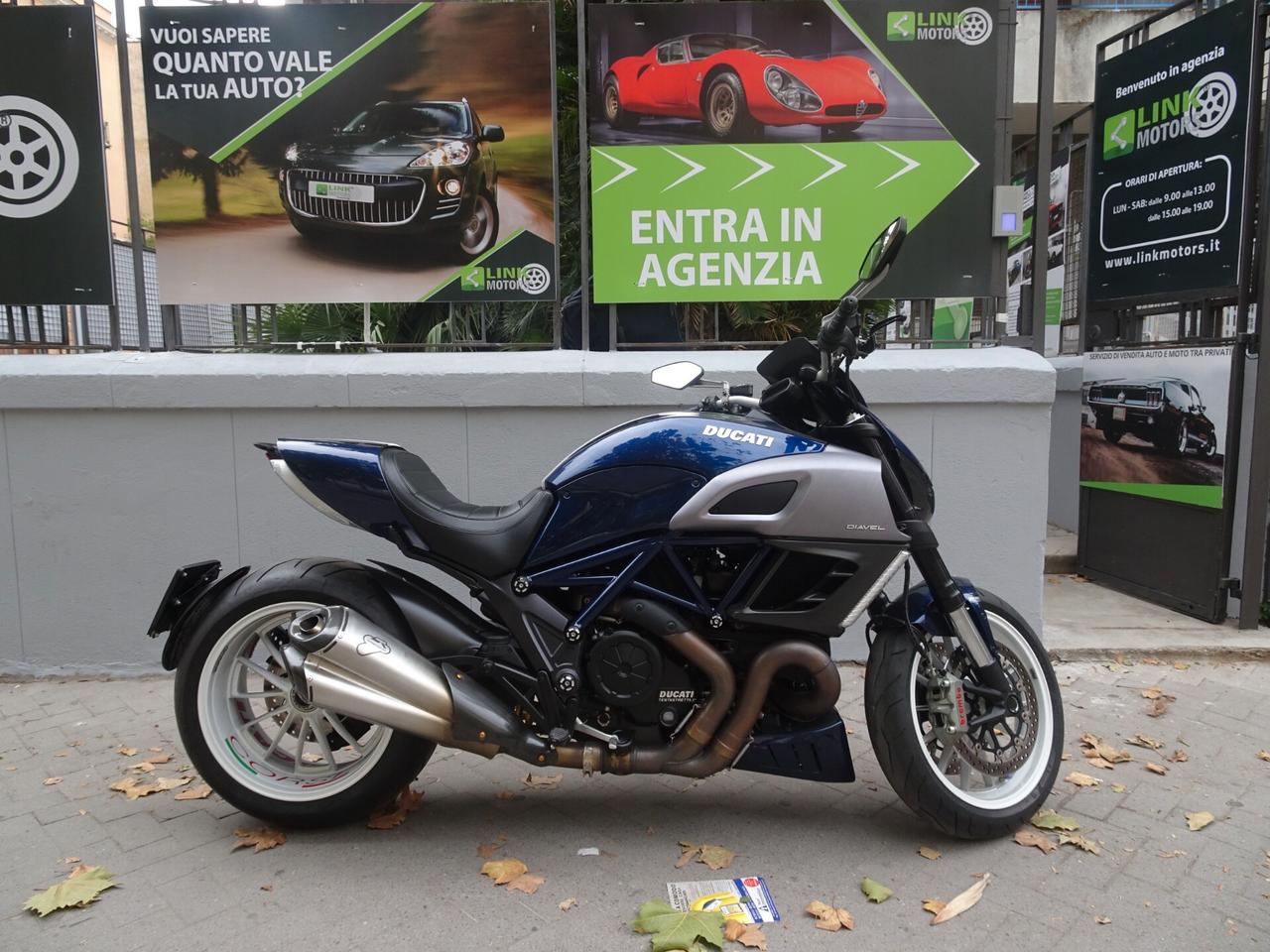 Ducati Diavel Blue Stripes