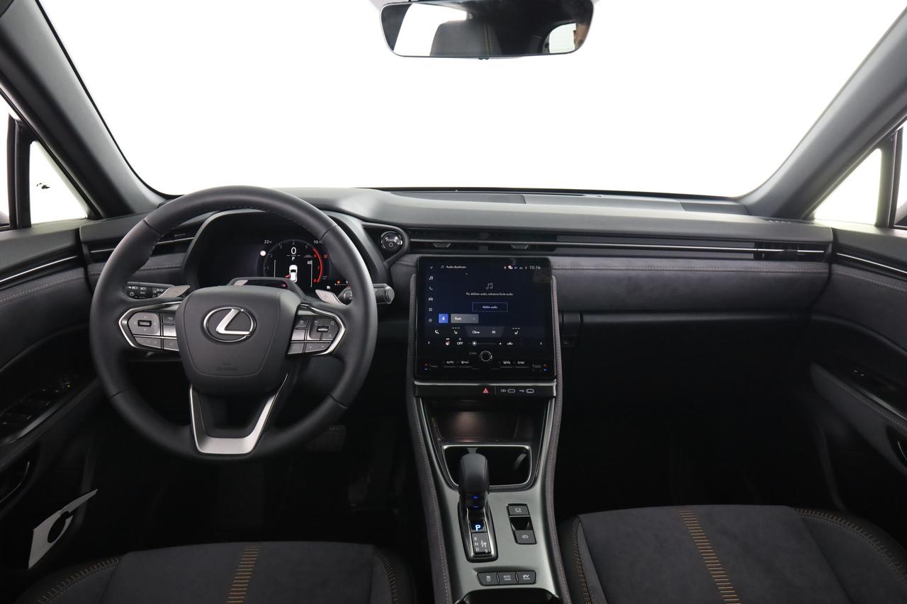 LEXUS LBX Hybrid Cool