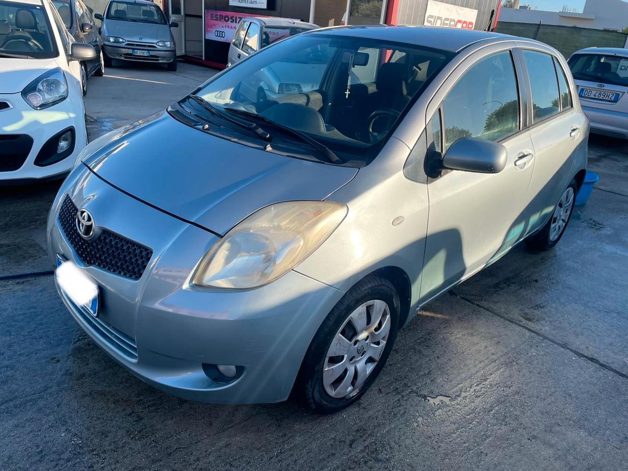 Toyota Yaris 1.3 5 porte Navi GPL