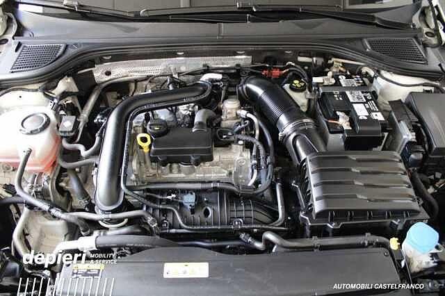 Volkswagen Golf 1.0 eTSI EVO DSG Life -mhev -Ok Neop