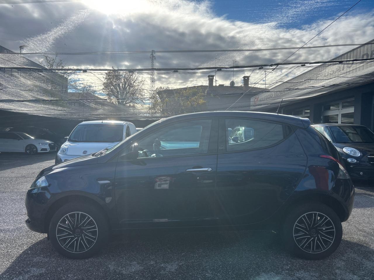 Lancia Ypsilon 0.9 t.air Gold metano 70cv