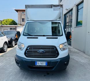 Ford Transit con la pedana ribasabile