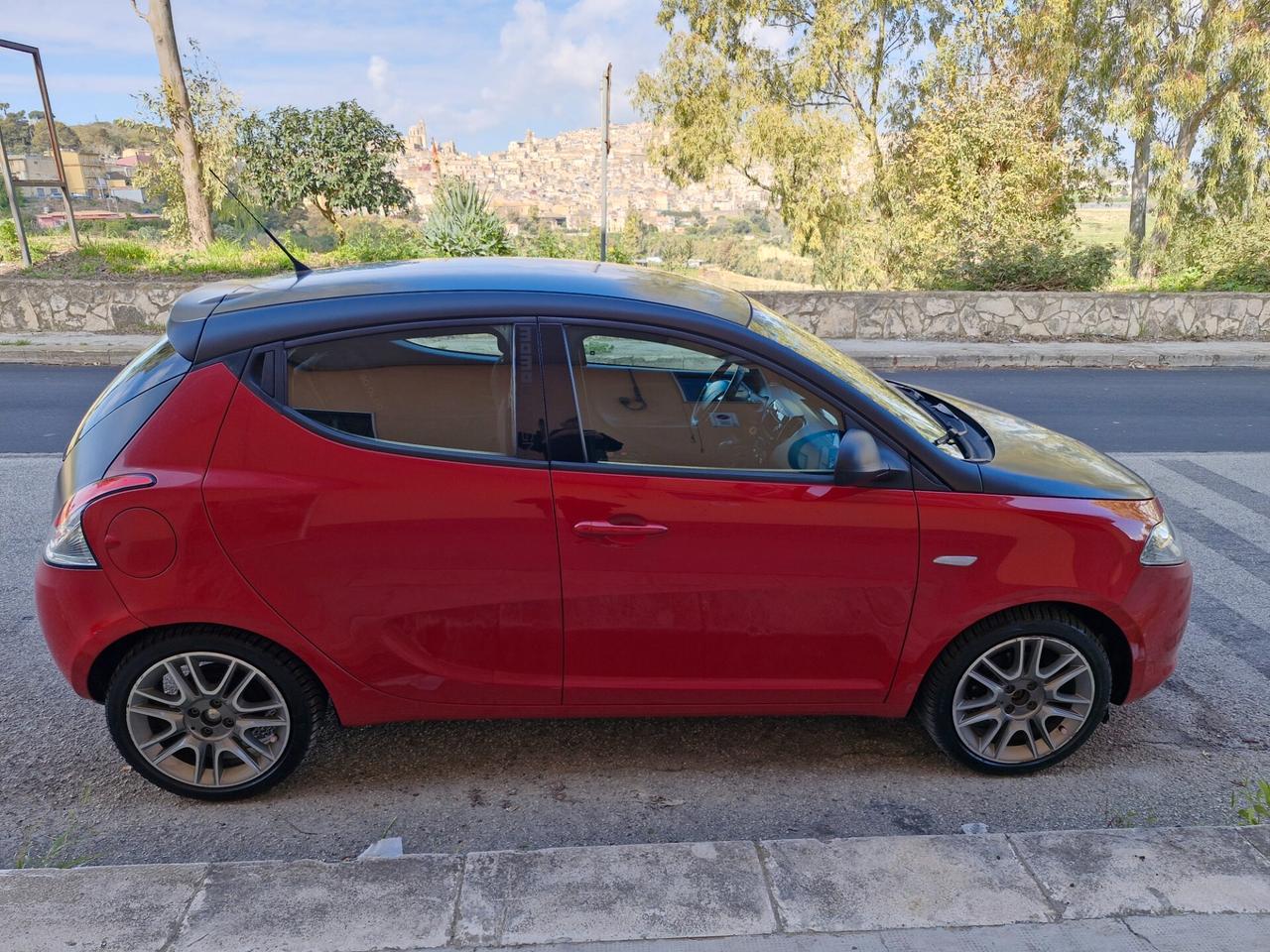 Lancia Ypsilon 1.3 MJT 16V 95 CV 5 porte S&S S Momodesign