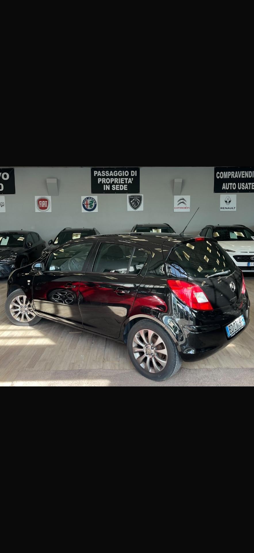 Opel Corsa 1.2 5 porte Cosmo