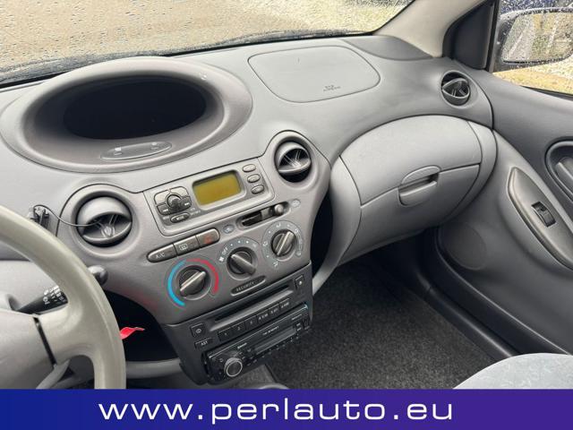 TOYOTA Yaris 1.0i 16V cat 5 porte Sol