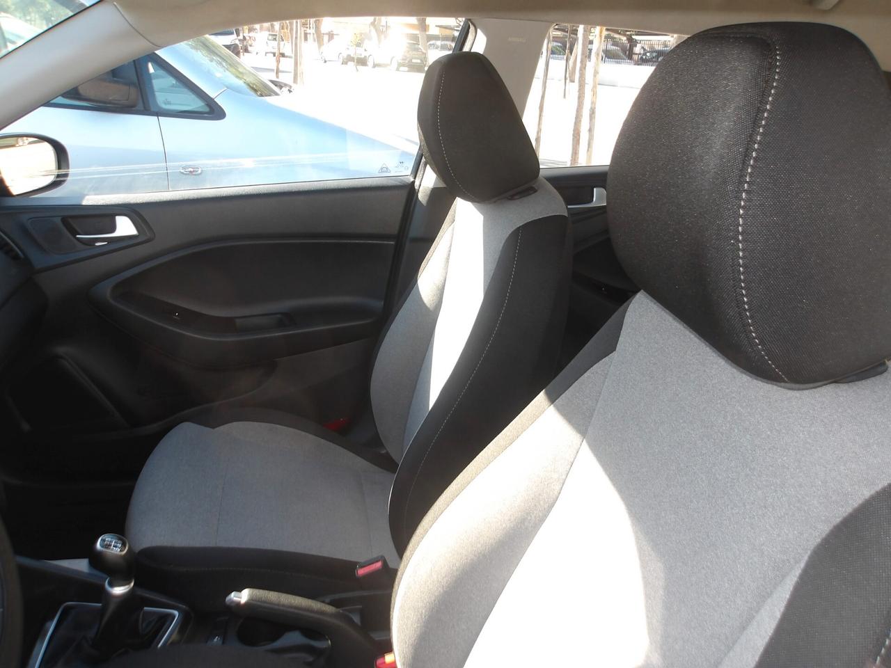HYUNDAI I20 1.2 BENZ-2015