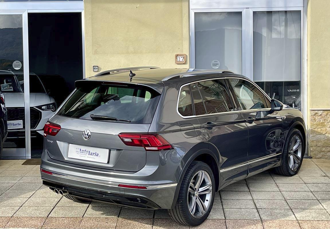 Volkswagen Tiguan 1.6 TDI R Line Sport "Cerchi 19 - Fari Full Led Stop a Quadro digitale"